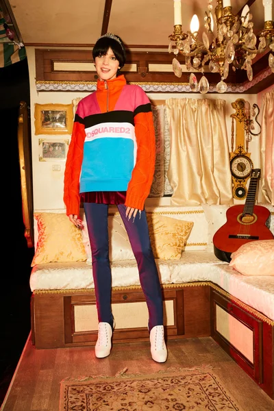 Look 12